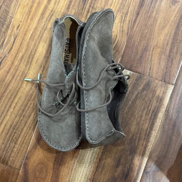 Clarks Women's Brown Suede Flats - Picture 1 of 1